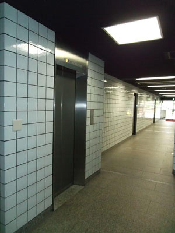 天満橋八千代ビル別館 大阪の貸事務所,賃貸オフィスエントランス