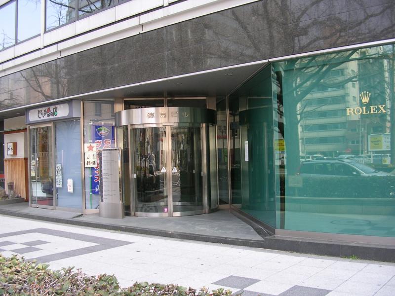 大阪の貸店舗エントランス