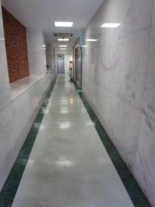 本町新興産ビル 大阪の貸事務所,賃貸オフィスエントrンス廊下