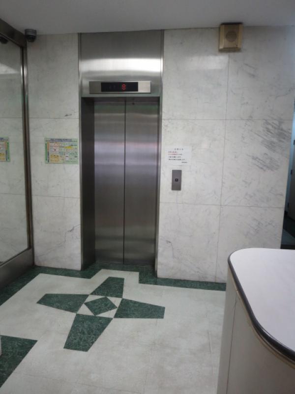 本町新興産ビル 大阪の貸事務所,賃貸オフィスエレベーター