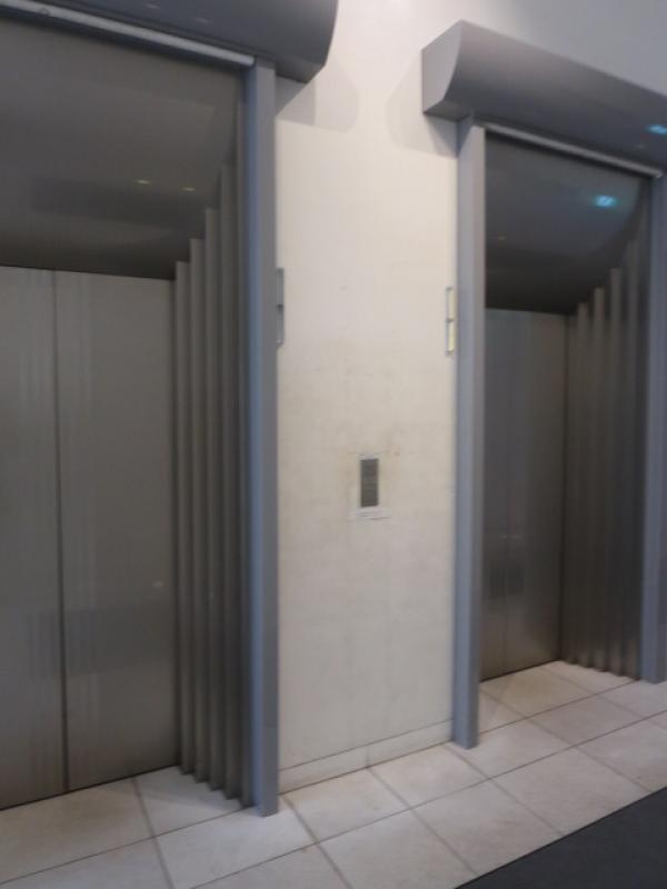 戎橋ビル 大阪の貸事務所,賃貸オフィスエレベーター