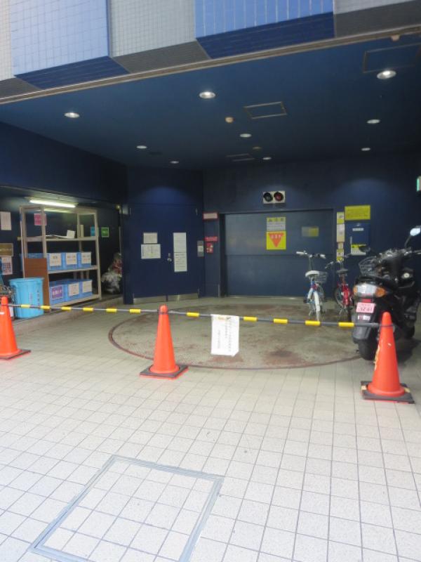 戎橋ビル 大阪の貸事務所,賃貸オフィス駐車場