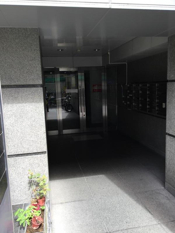 ネオフィス堺筋本町ビル 大阪の貸事務所,賃貸オフィスエントランス