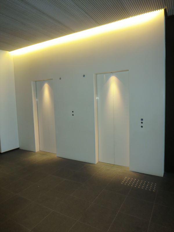 ヤサカ四条烏丸ビル 京都の貸事務所,賃貸オフィスエレベーター