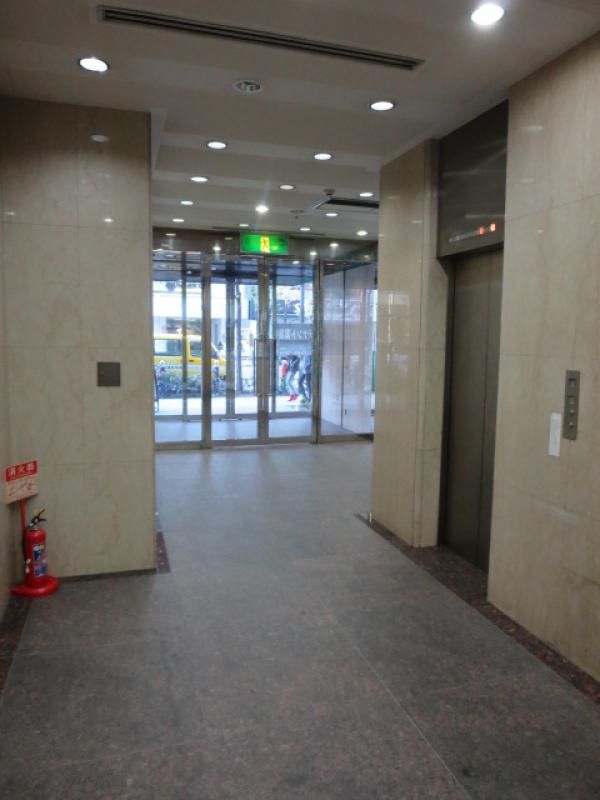 四ツ橋イーストビル 大阪の貸事務所,賃貸オフィスエントランスホール