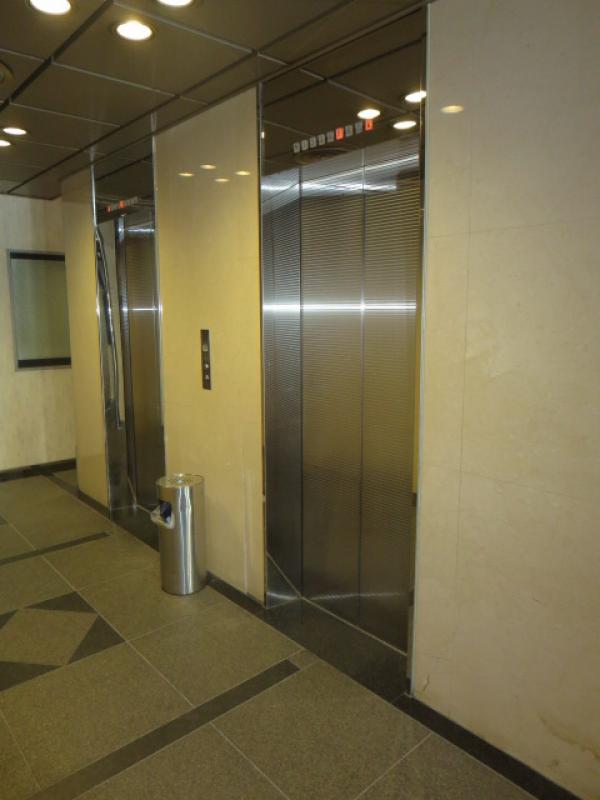 マークベストビル 大阪の貸事務所エレベーターホール