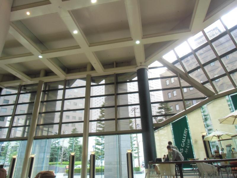 ピアスタワー 大阪の貸事務所吹き抜け